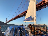 Katamaranfahrt unter der Golden Gate Bridge San Francisco US BIKE TRAVEL