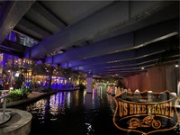 San Antonio, TX - Riverwalk bei Nacht - US BIKE TRAVEL™