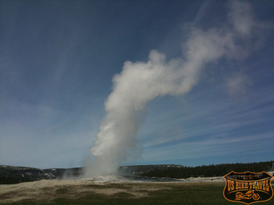 old Faithful Yellowstone -US BIKE TRAVEL